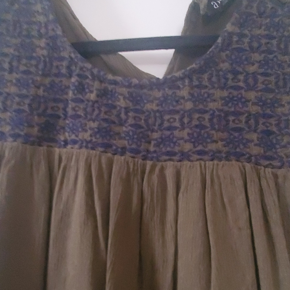 Shirt - Picture 2 of 4